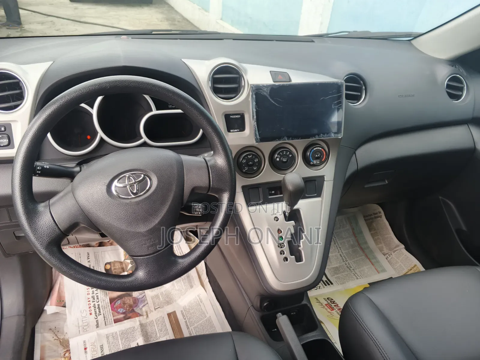 Toyota Matrix S Hatchback FWD (2.4L 4cyl 5A) 2009 Gray