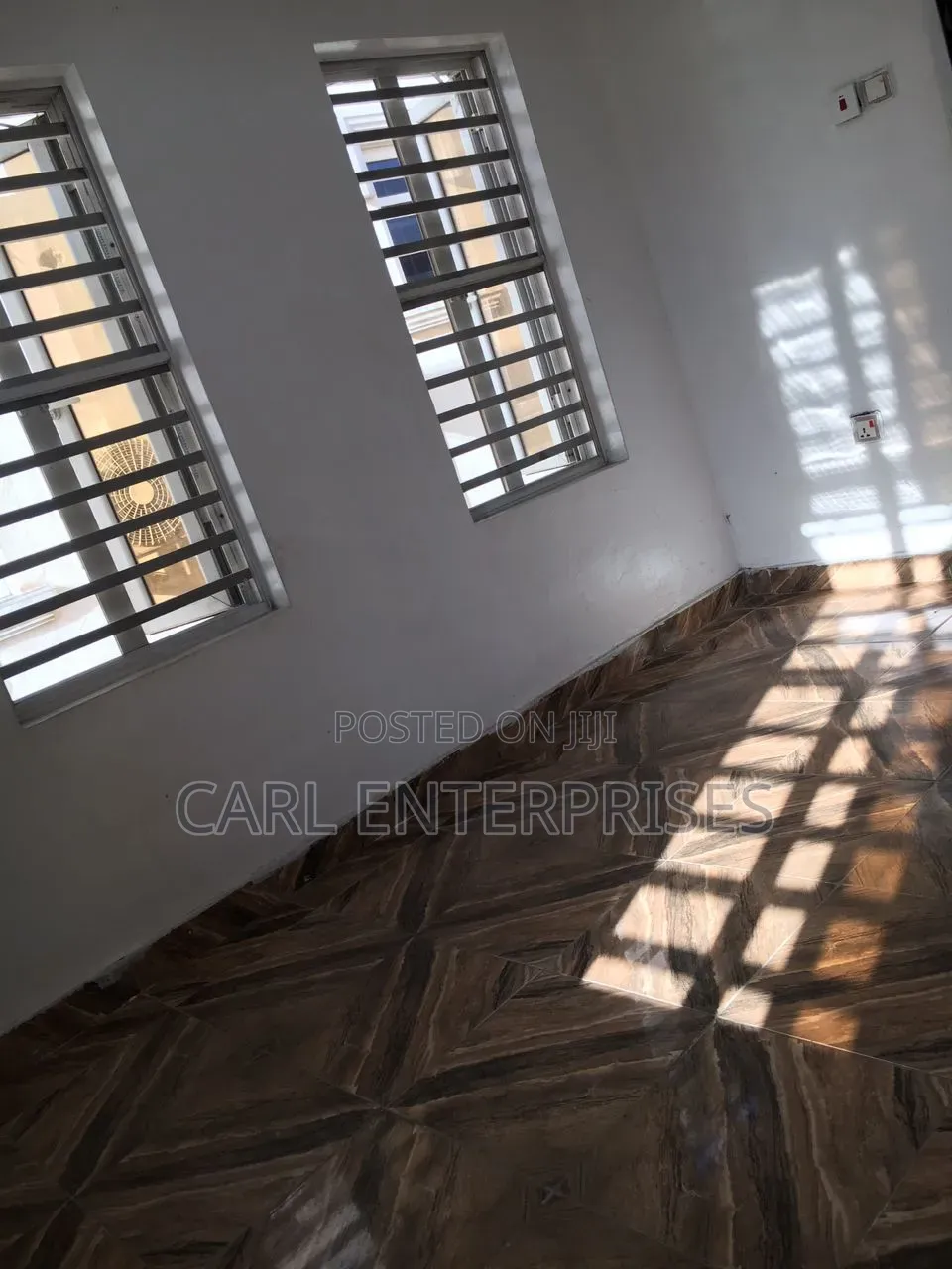 Studio Apartment in Vas Court, Chevron for rent