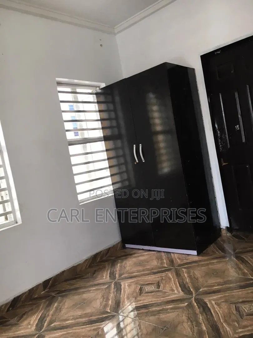Studio Apartment in Vas Court, Chevron for rent