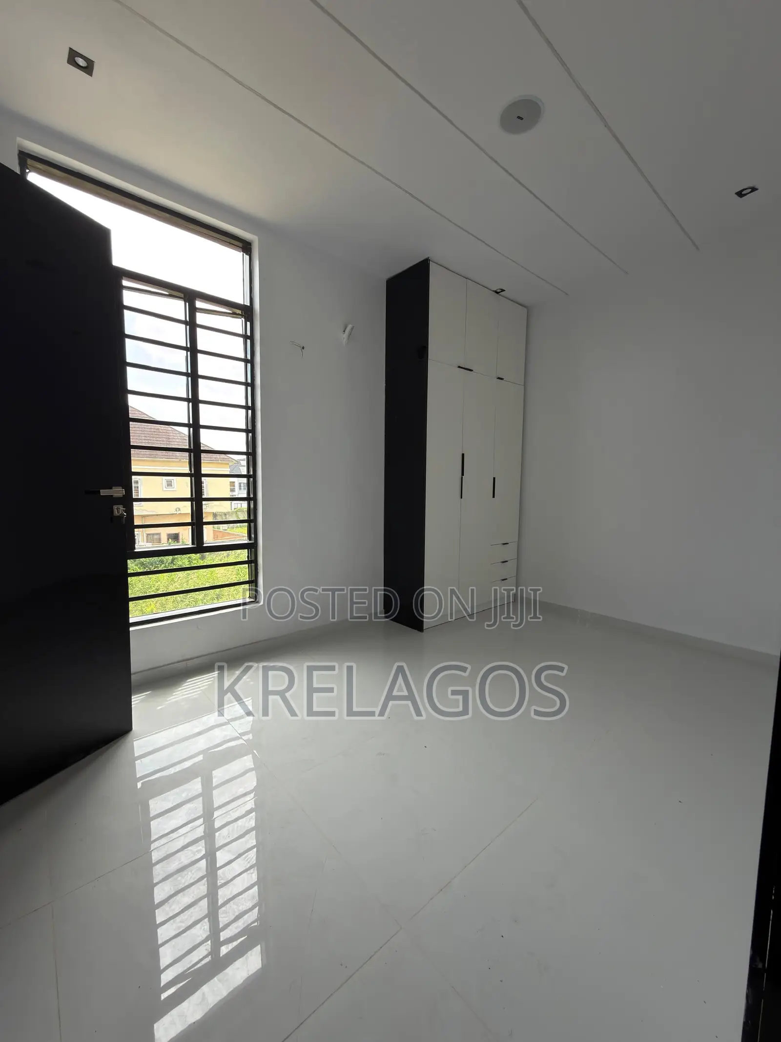 5bdrm Duplex in Ologolo for sale