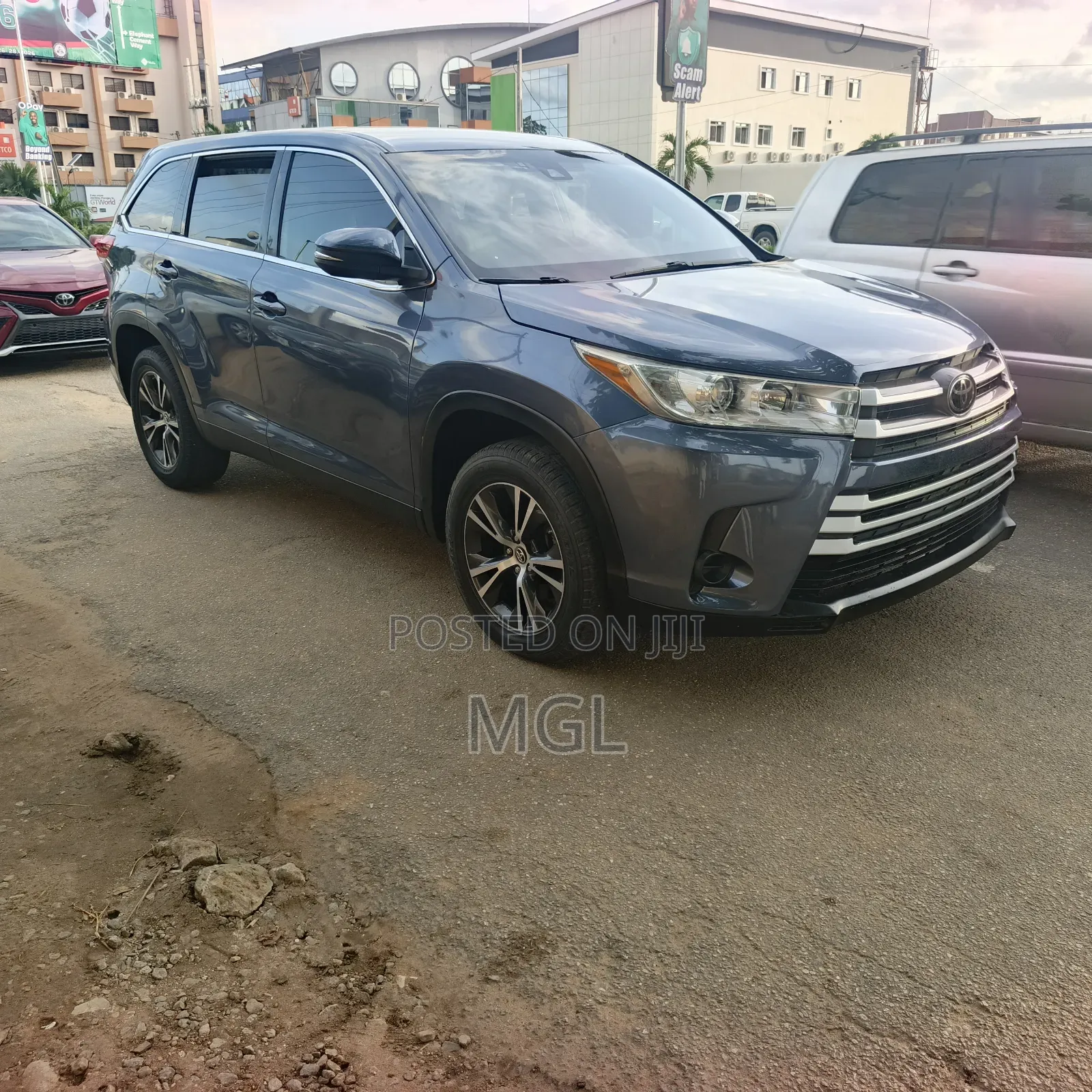 Toyota Highlander LE 2019 Blue