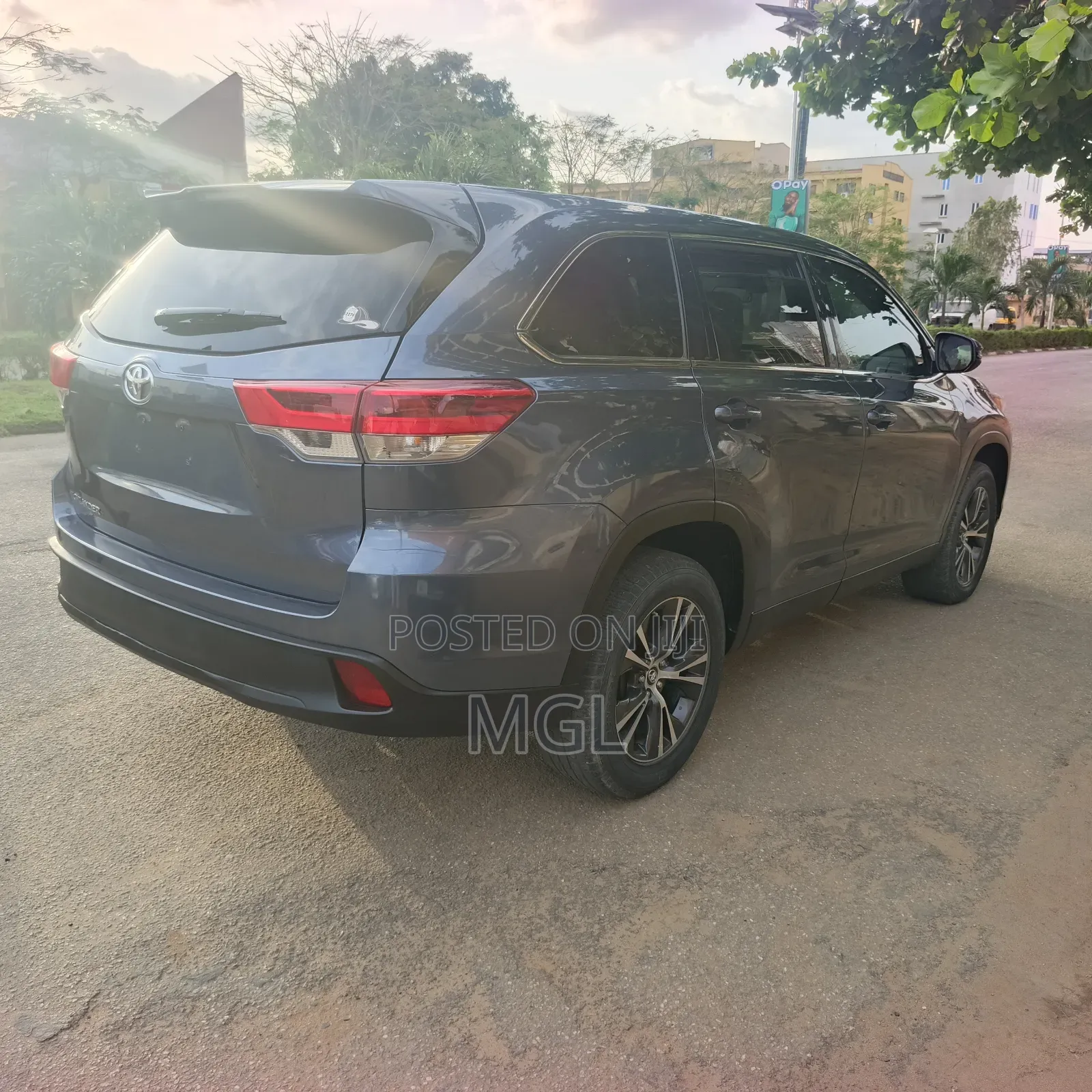 Toyota Highlander LE 2019 Blue