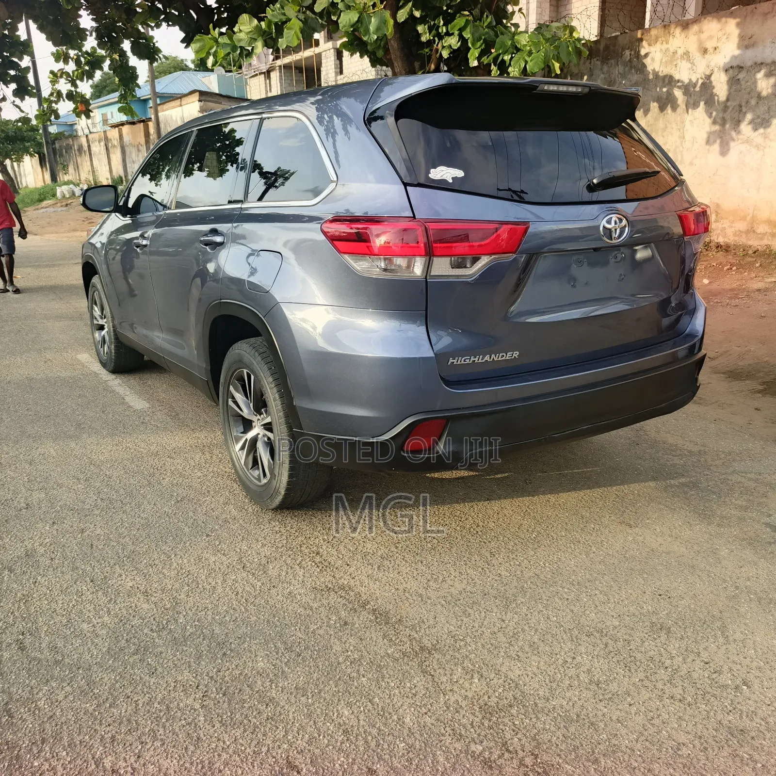 Toyota Highlander LE 2019 Blue