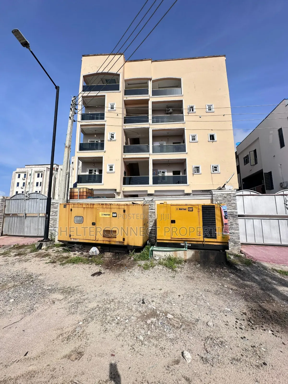 Mini Flat in Chevron for rent