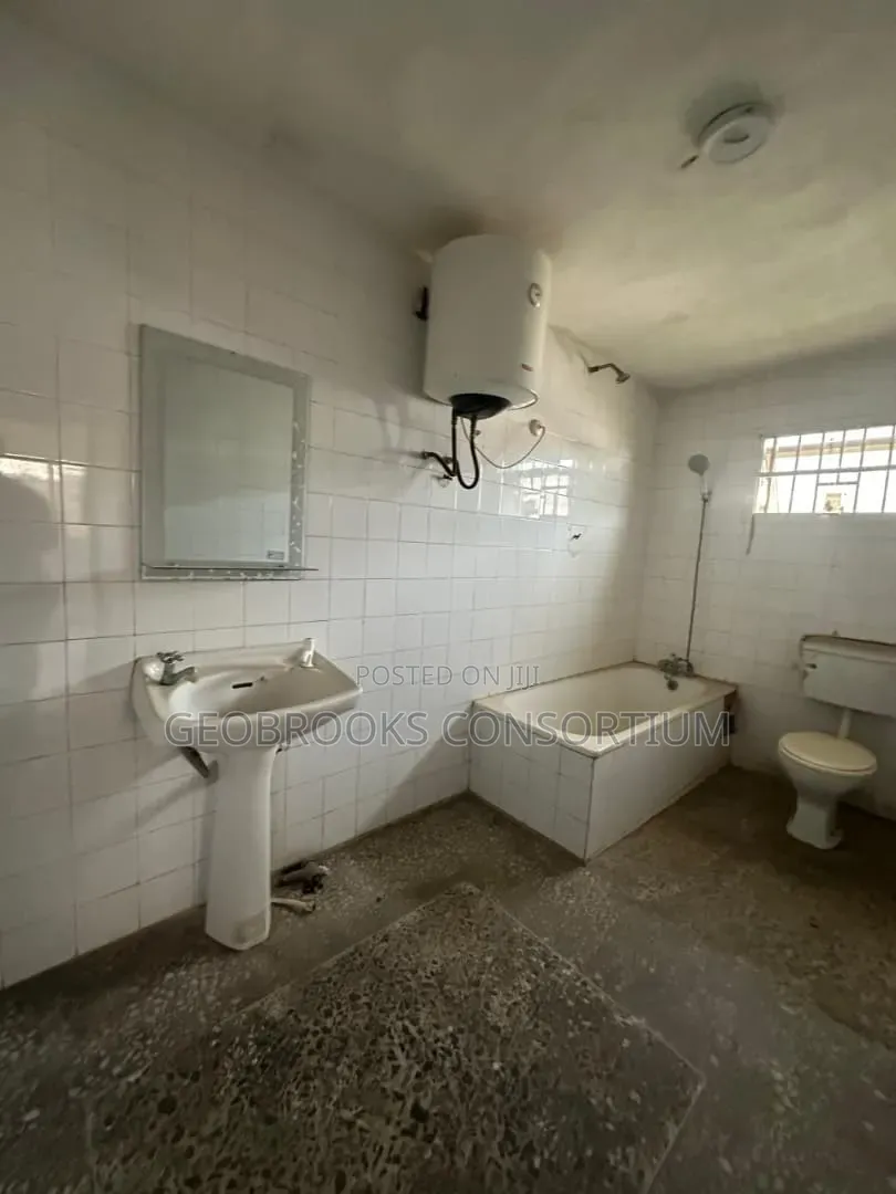 5bdrm Duplex in Agodi Gra for rent