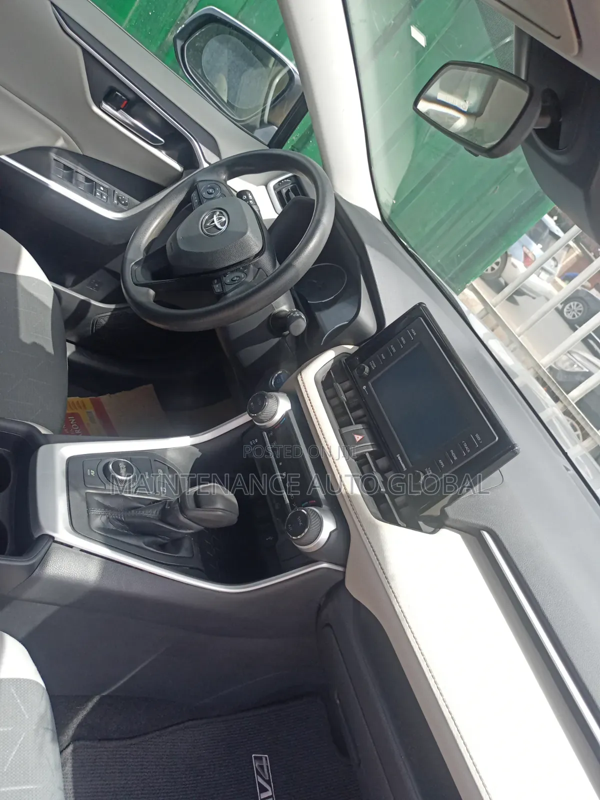 Toyota RAV4 XLE 2022 Silver