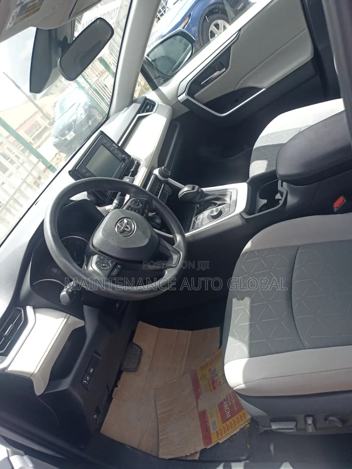Toyota RAV4 XLE 2022 Silver