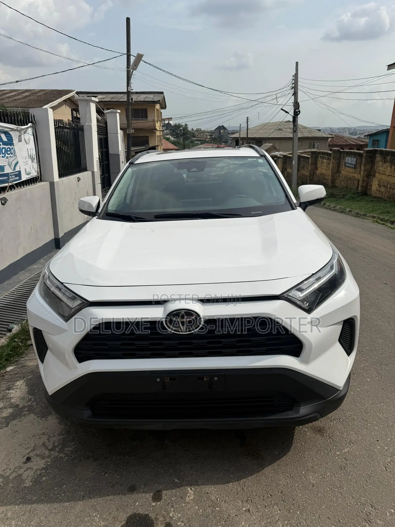 Toyota RAV4 XLE Premium AWD 2023 White