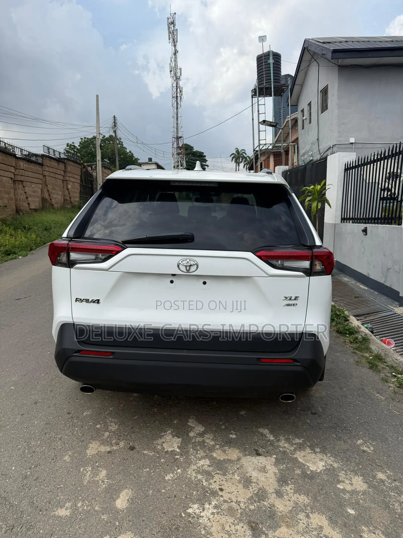 Toyota RAV4 XLE Premium AWD 2023 White