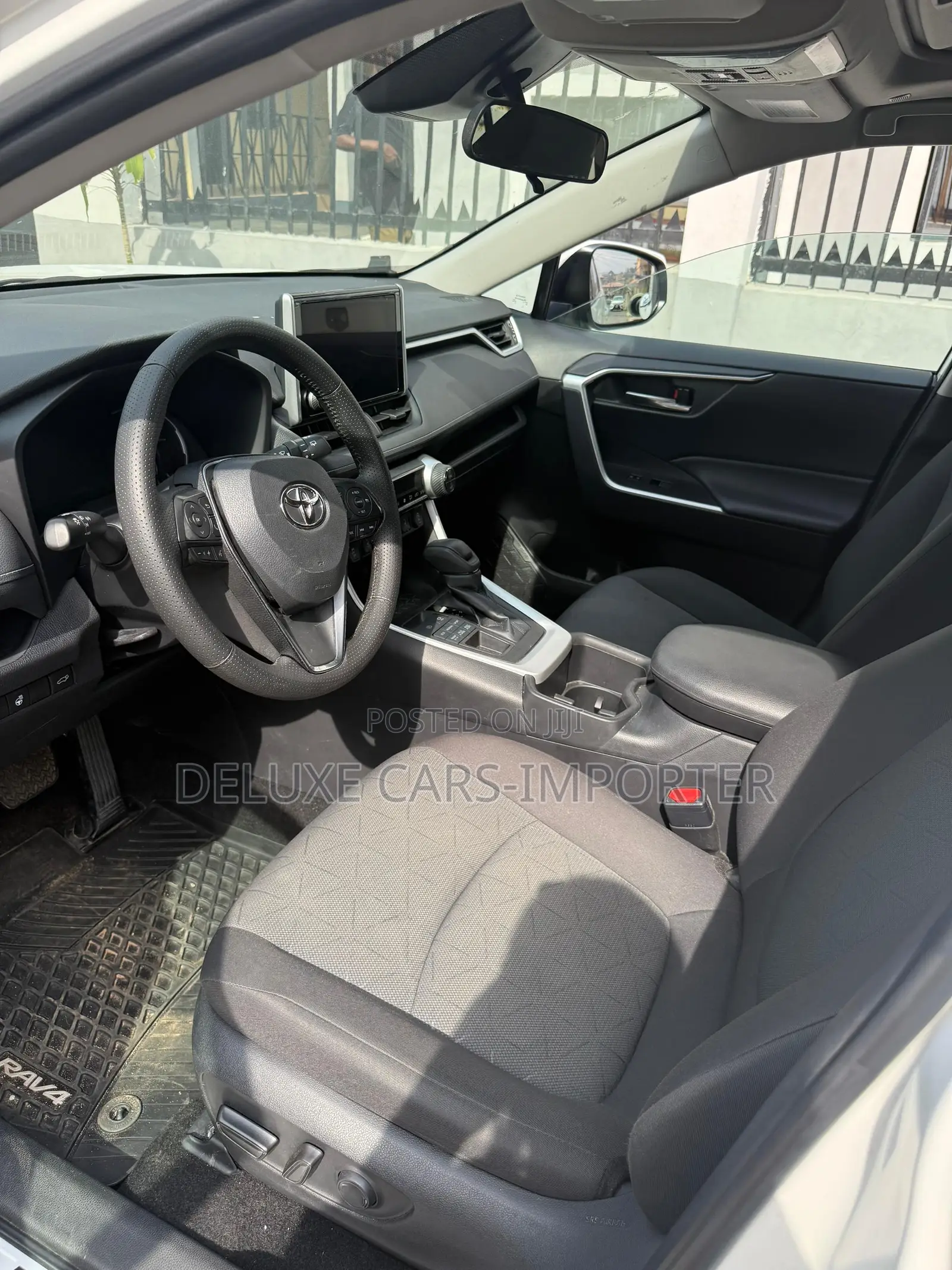 Toyota RAV4 XLE Premium AWD 2023 White