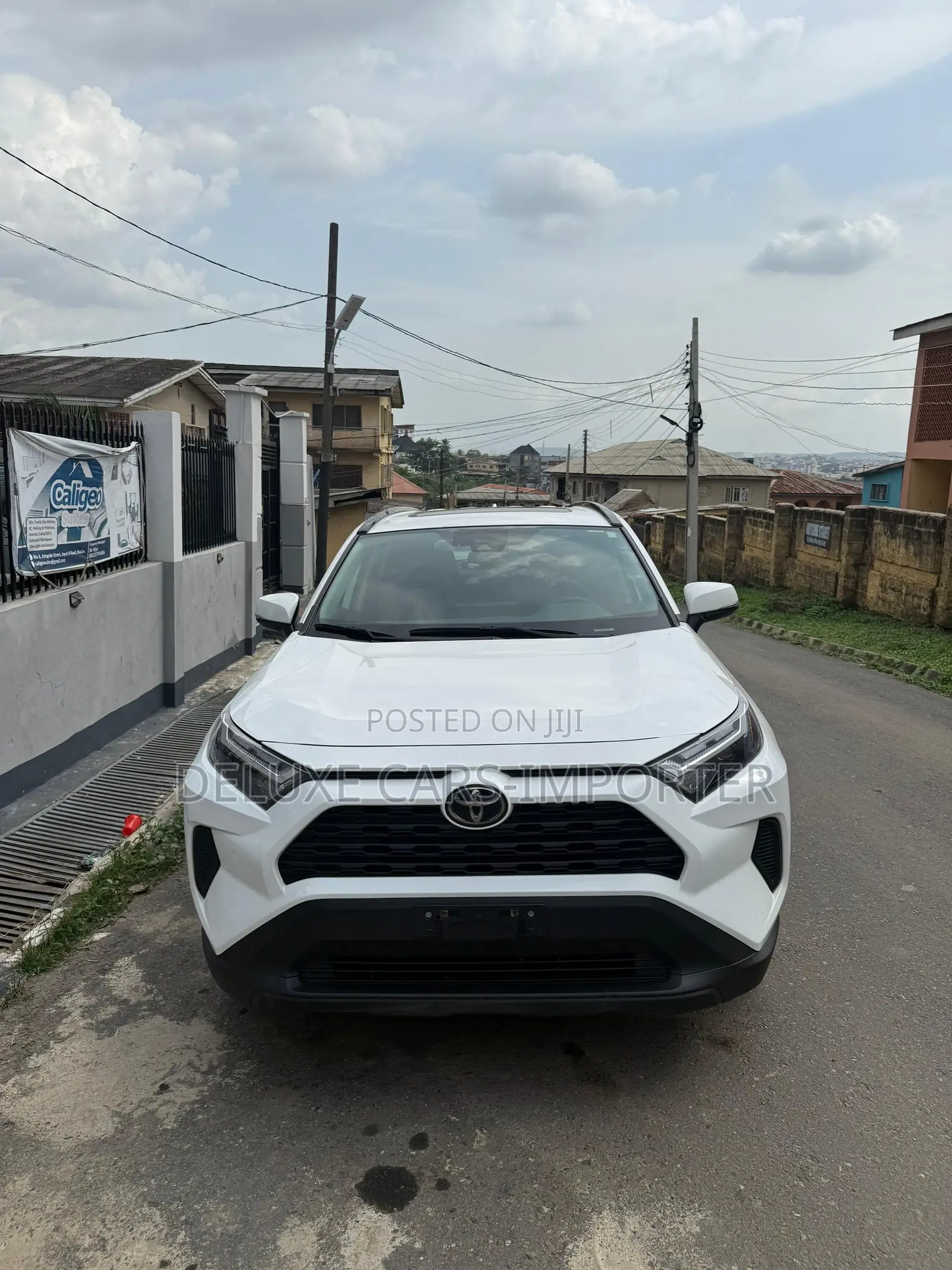 Toyota RAV4 XLE Premium AWD 2023 White