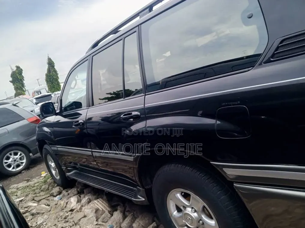 Toyota Land Cruiser 90 Automatic 2002 Black