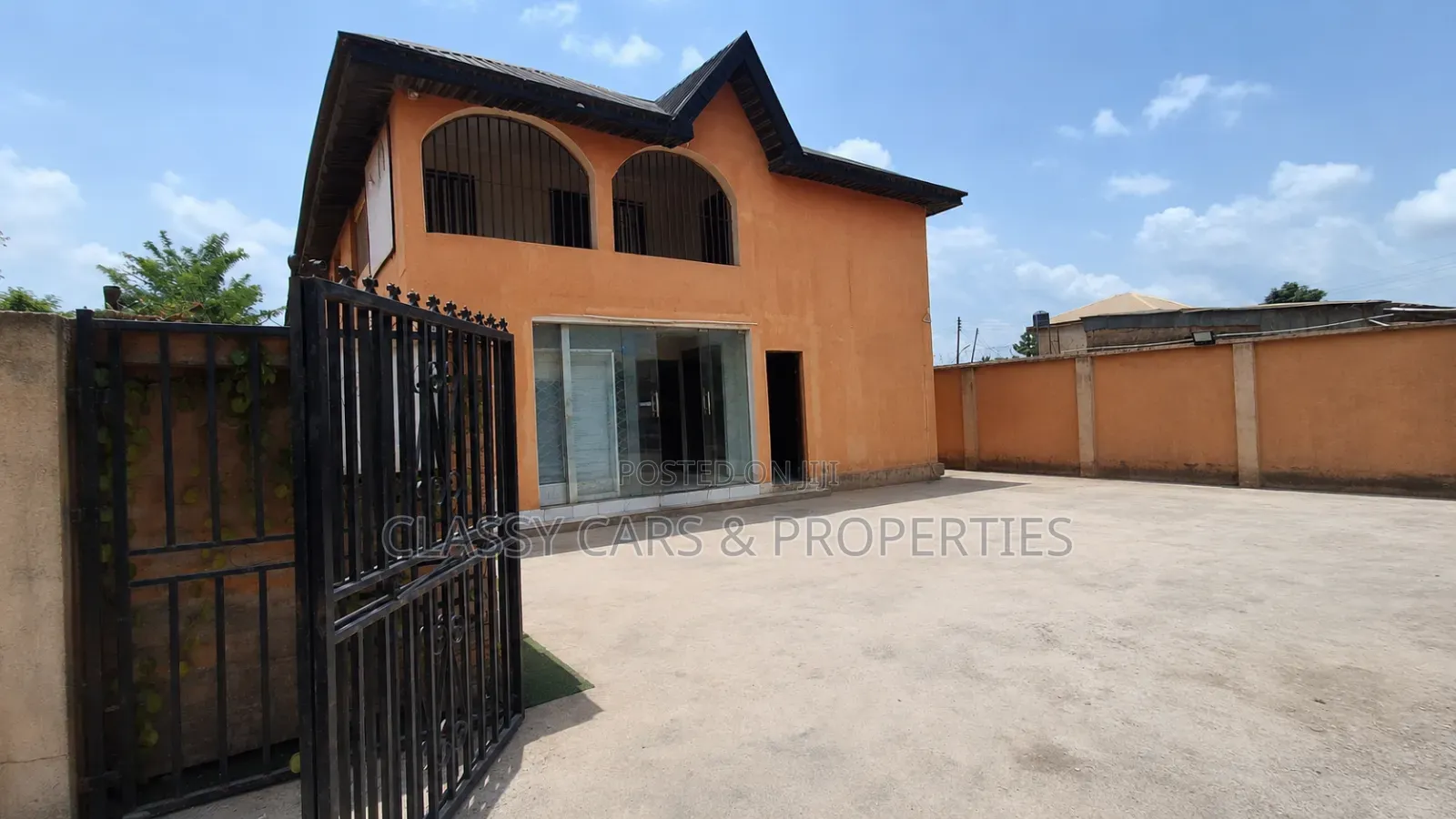 12bdrm Block of Flats in Ibadan for sale