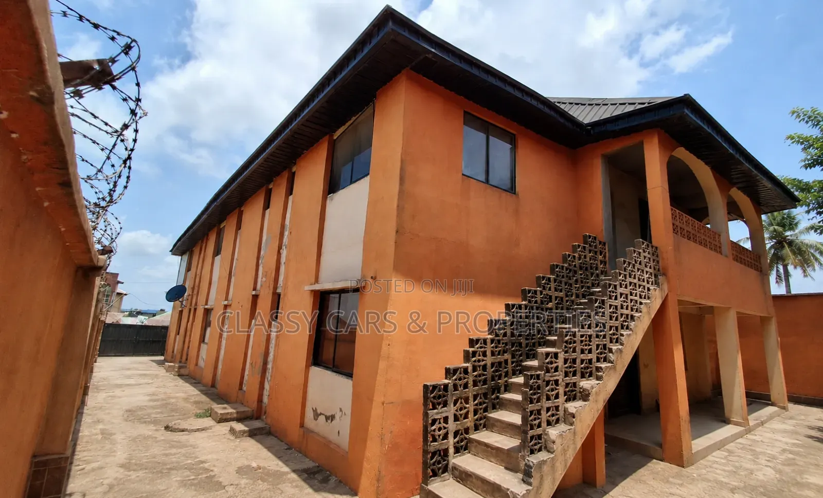 12bdrm Block of Flats in Ibadan for sale