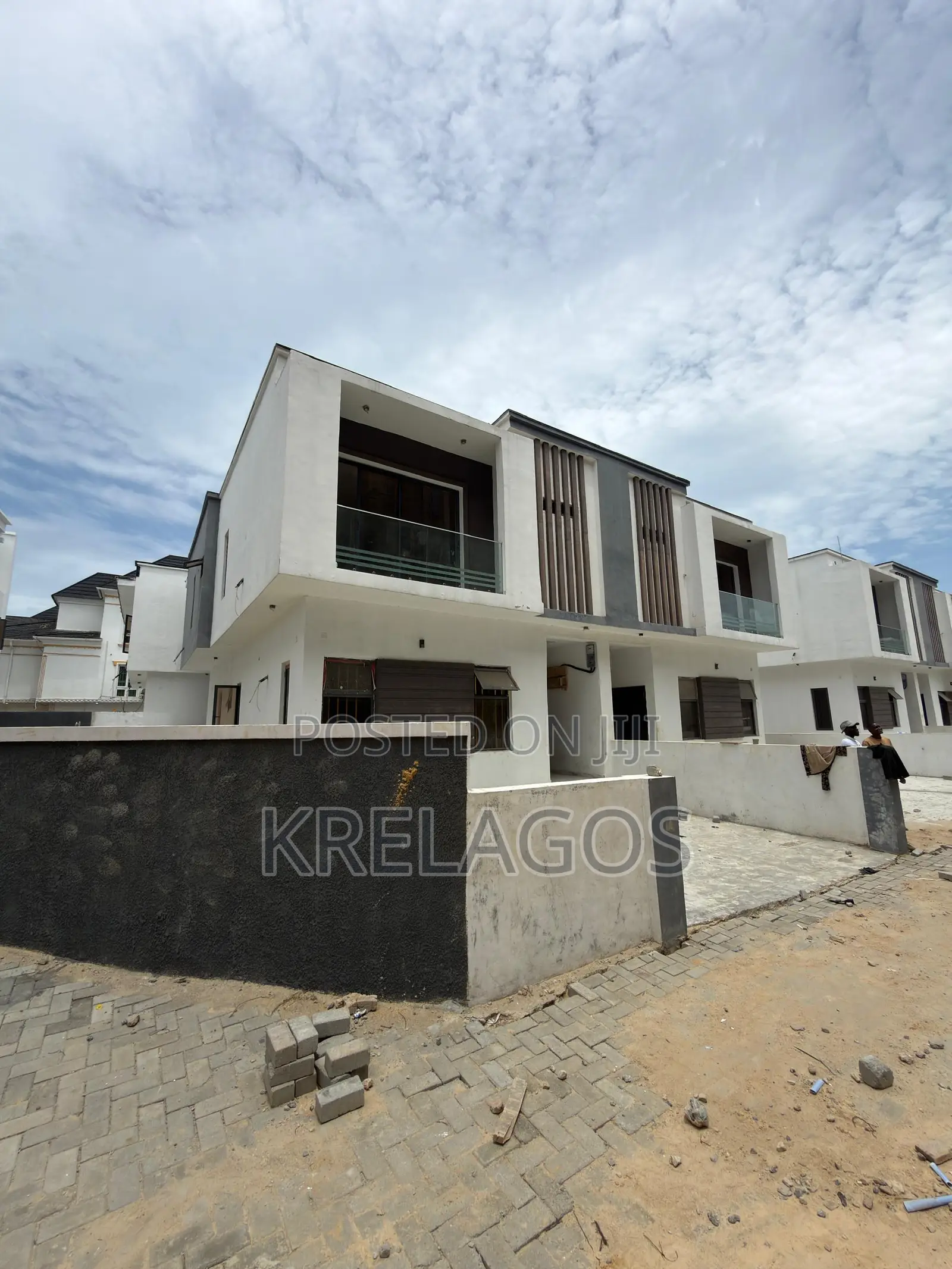 4bdrm Duplex in Ologolo for sale