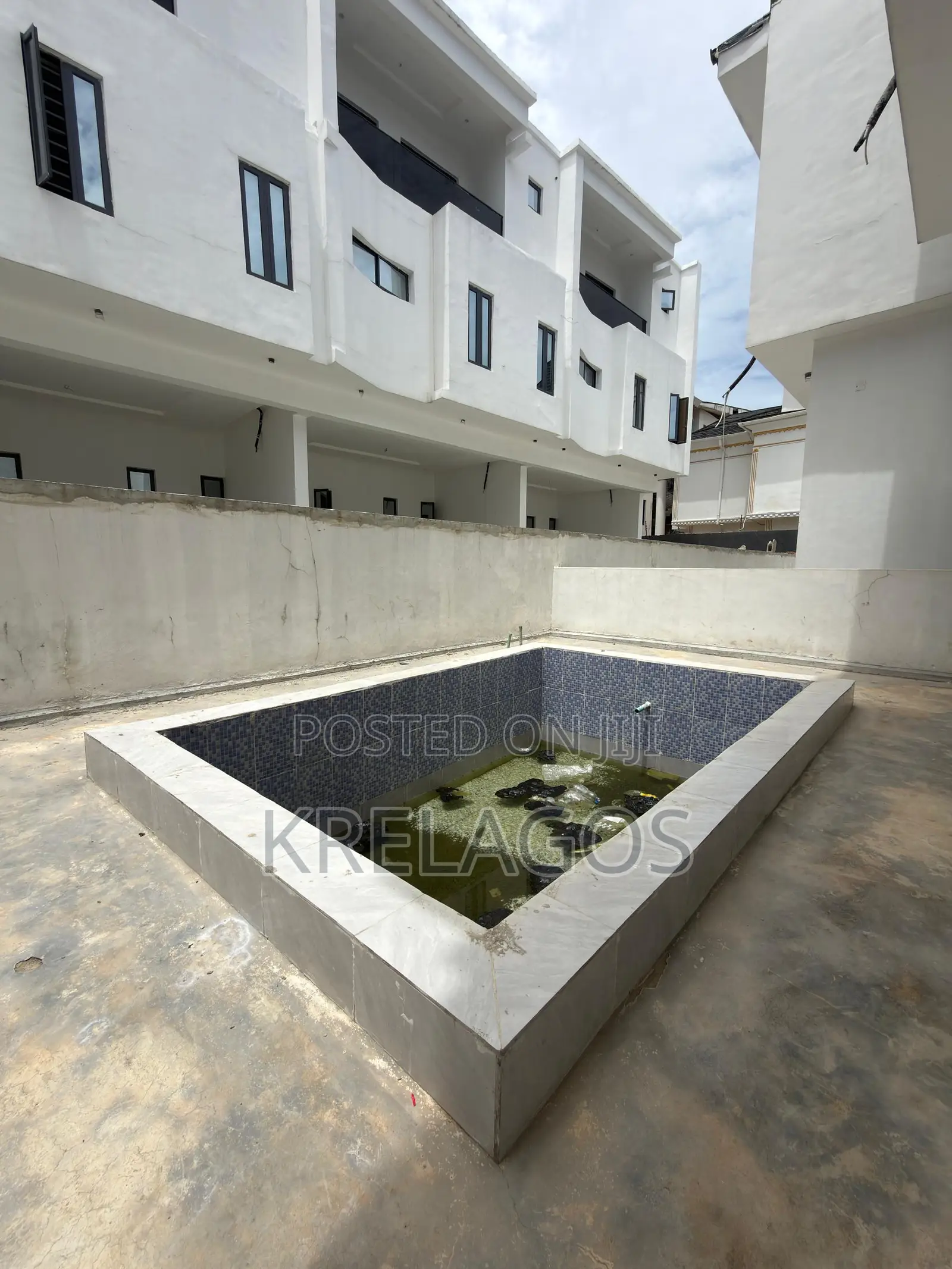 4bdrm Duplex in Ologolo for sale