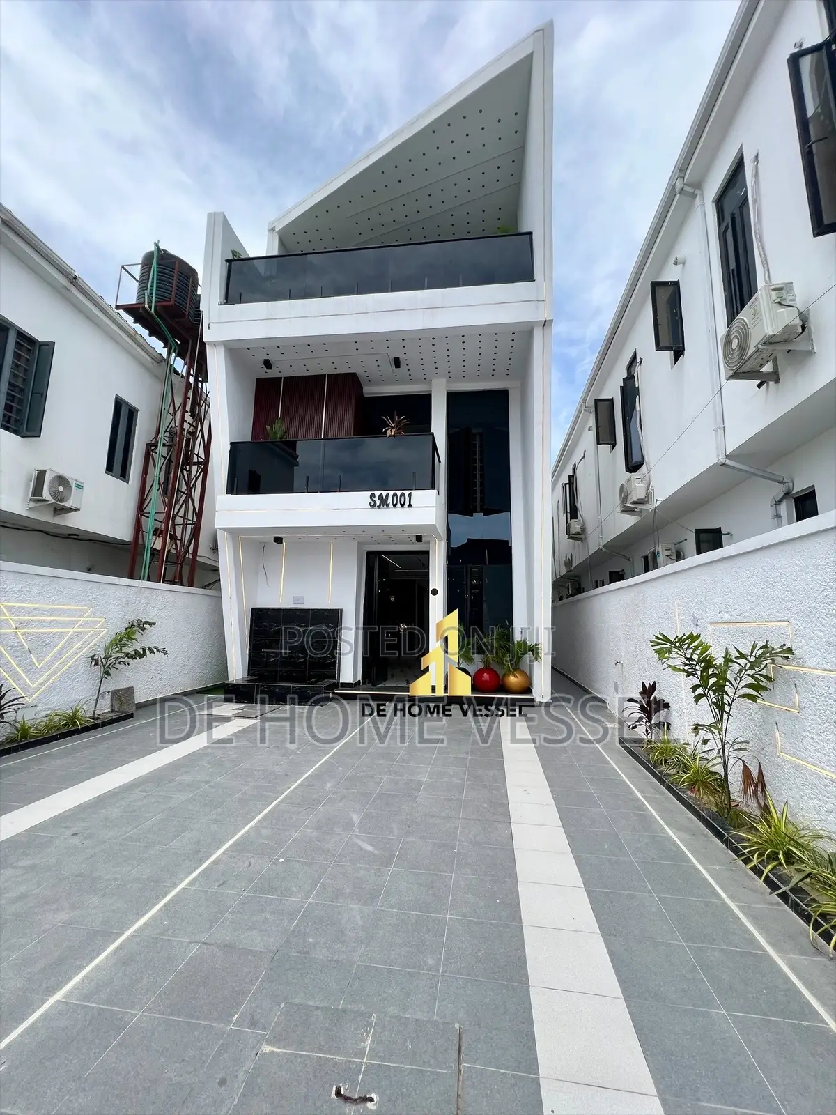 5bdrm Duplex in Ikota for sale