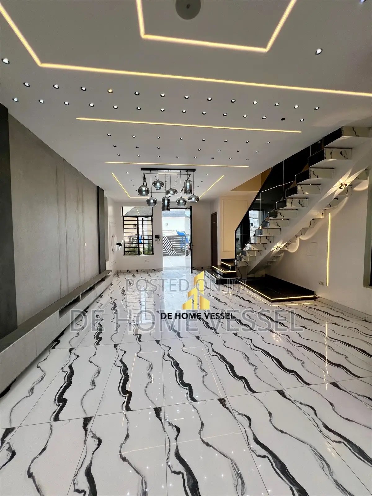 5bdrm Duplex in Ikota for sale
