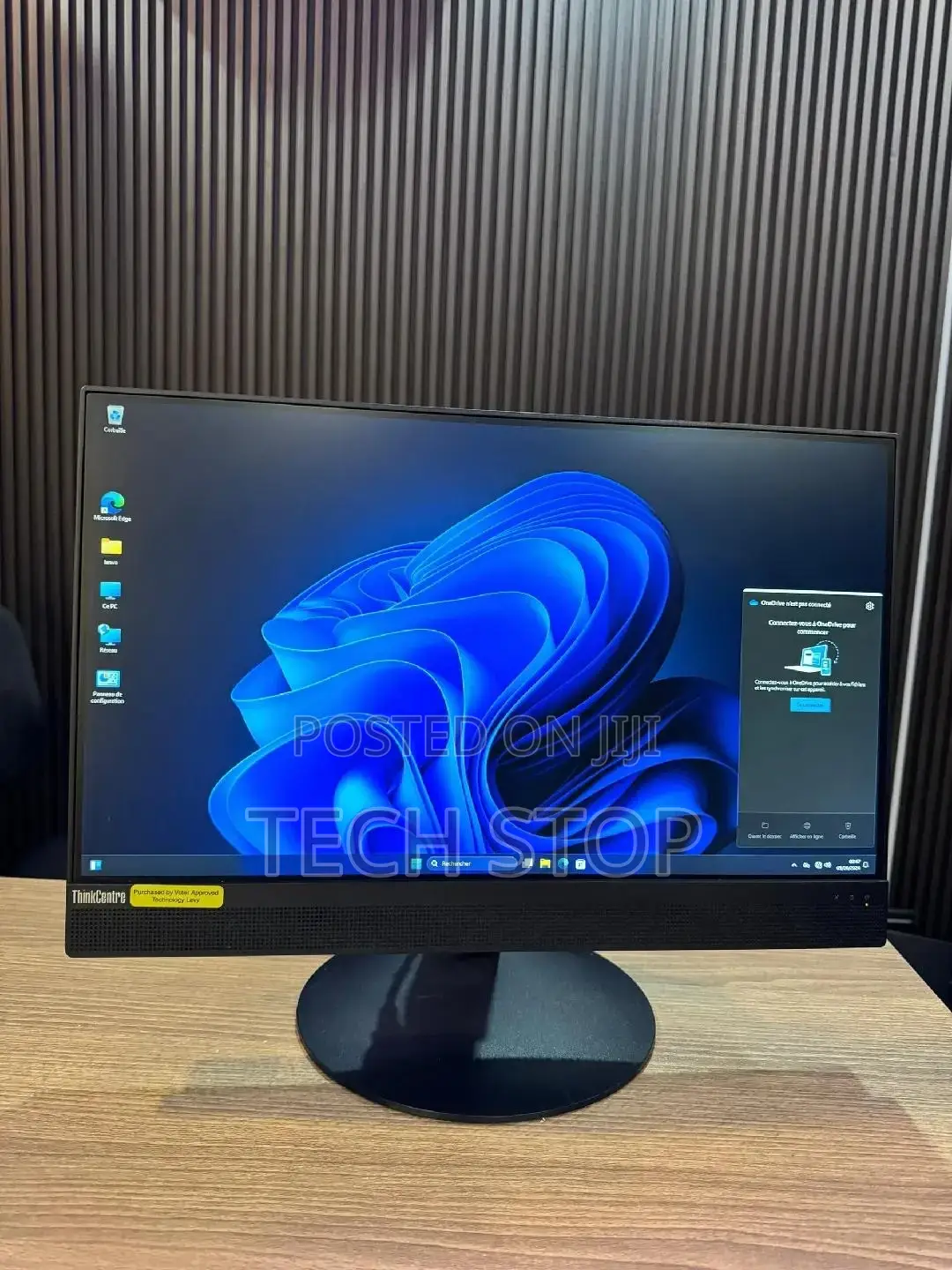 New Lenovo ThinkCentre M810z AIO 8GB Intel Core i3 SSD 256GB