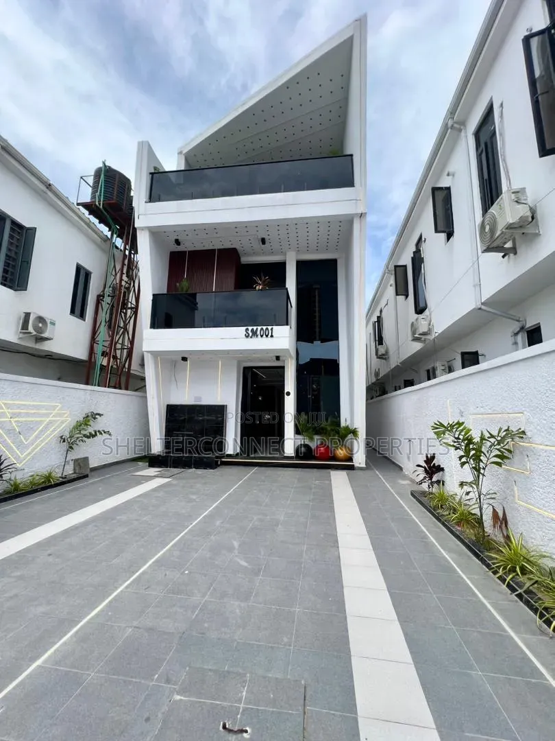 5bdrm Duplex in Ikota for sale