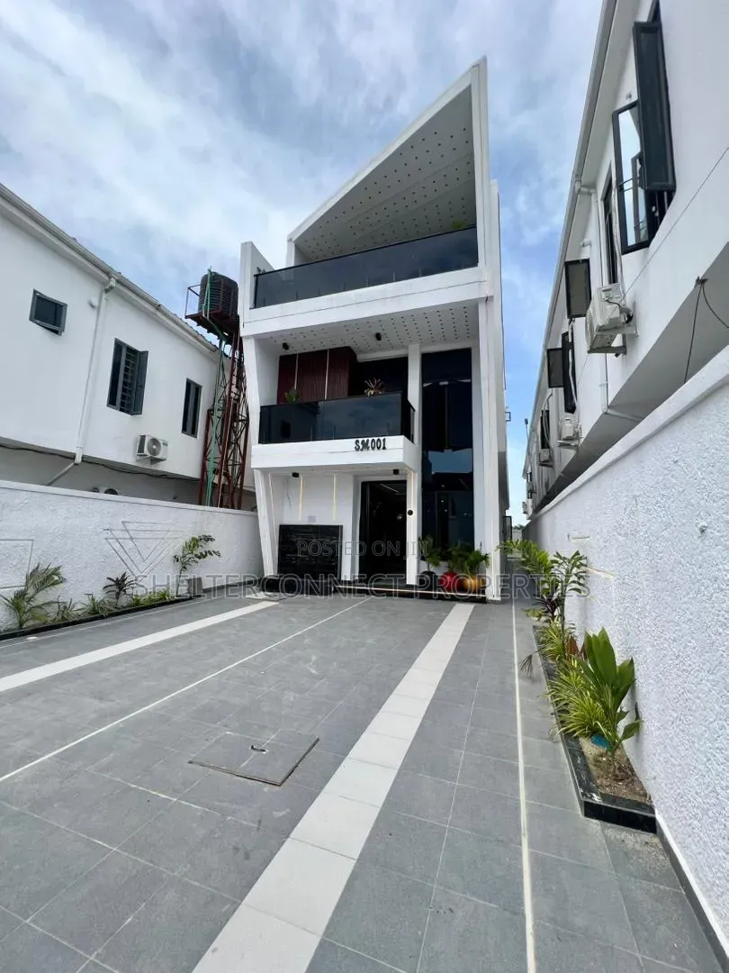 5bdrm Duplex in Ikota for sale