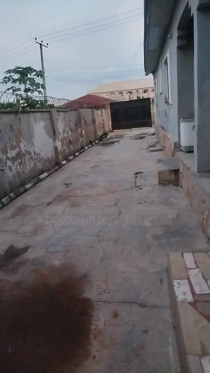 5bdrm Bungalow in Osogbo for sale