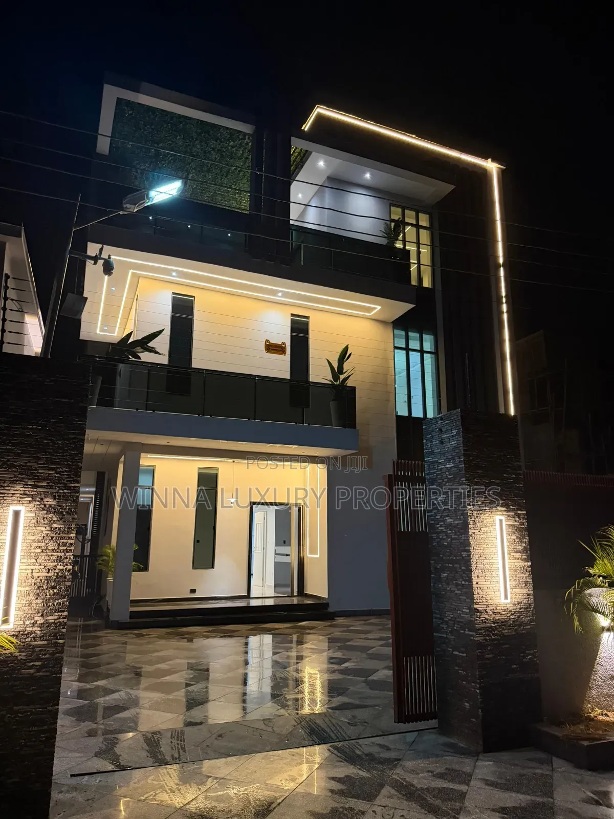 6bdrm Mansion in Apo for sale