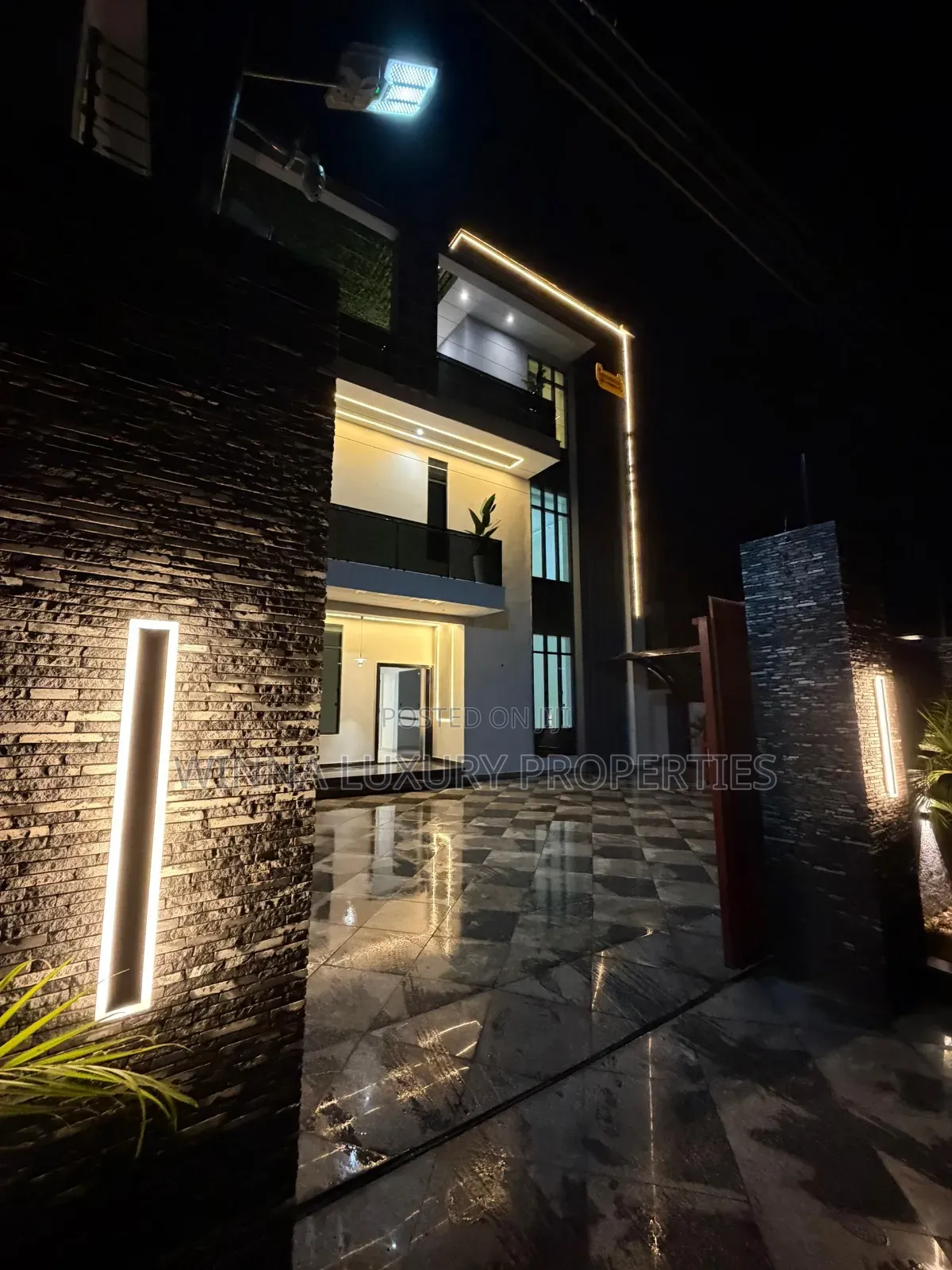 6bdrm Mansion in Apo for sale