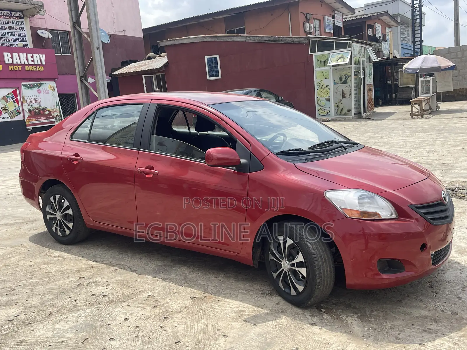 Toyota Yaris Base Sedan 4dr 2010 Red