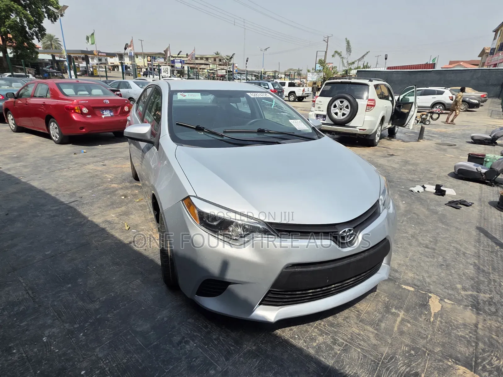 Toyota Corolla LE Plus 4dr Sedan (1.8L 4cyl CVT) 2015 Silver