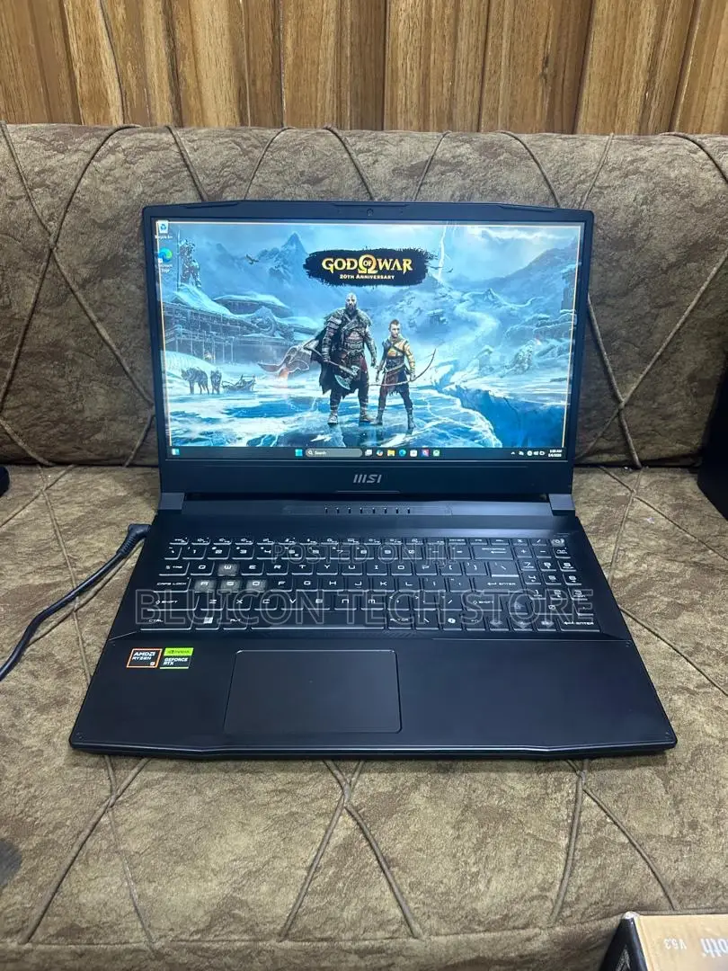 Laptop MSI Katana 15 16GB AMD Ryzen 9 SSD 1T