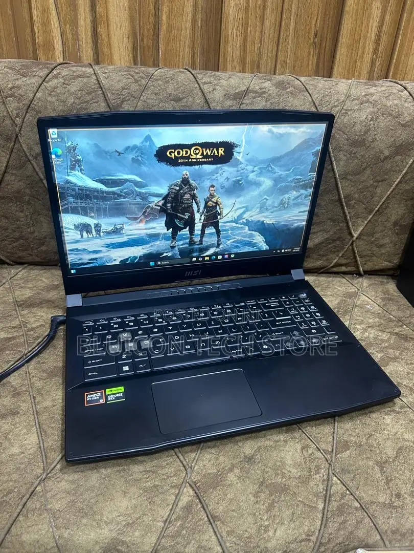 Laptop MSI Katana 15 16GB AMD Ryzen 9 SSD 1T