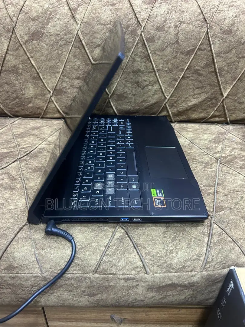 Laptop MSI Katana 15 16GB AMD Ryzen 9 SSD 1T