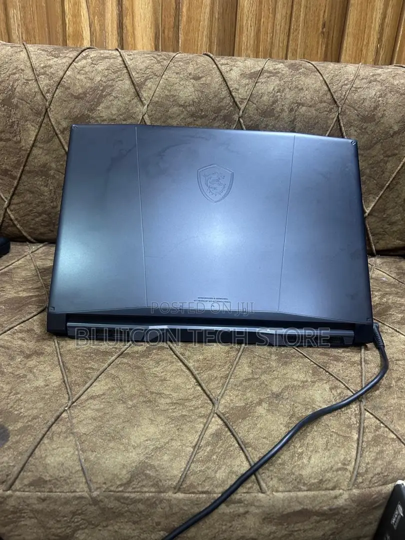 Laptop MSI Katana 15 16GB AMD Ryzen 9 SSD 1T