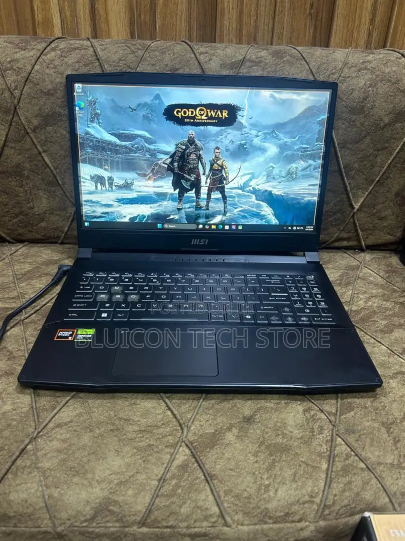 Laptop MSI Katana 15 16GB AMD Ryzen 9 SSD 1T