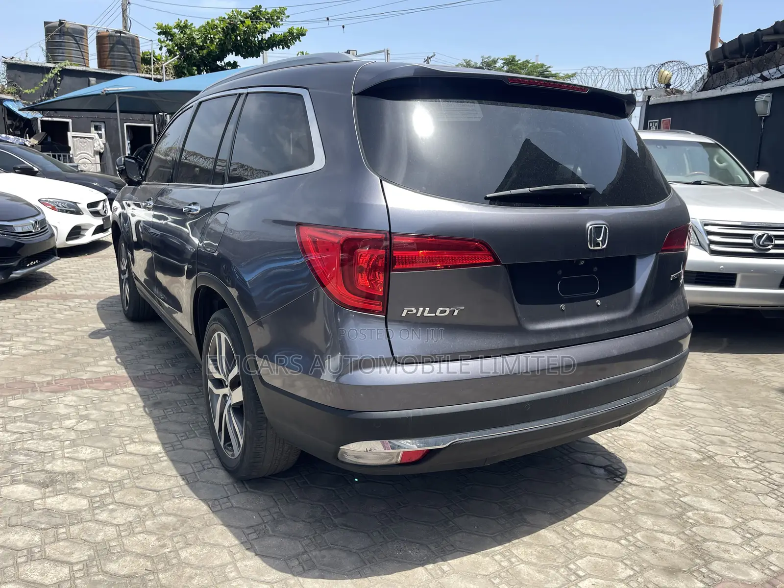 Honda Pilot Touring 4dr SUV 4WD (3.5L 6cyl 9A) 2016 Gray