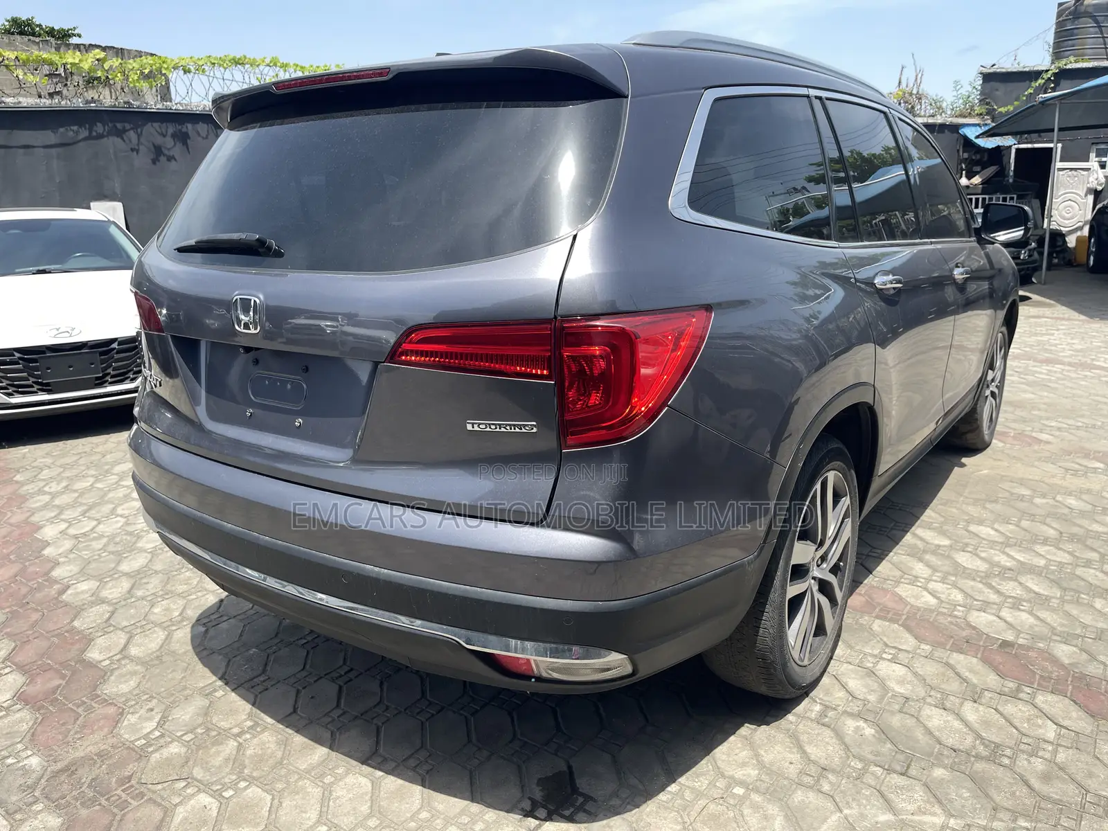 Honda Pilot Touring 4dr SUV 4WD (3.5L 6cyl 9A) 2016 Gray