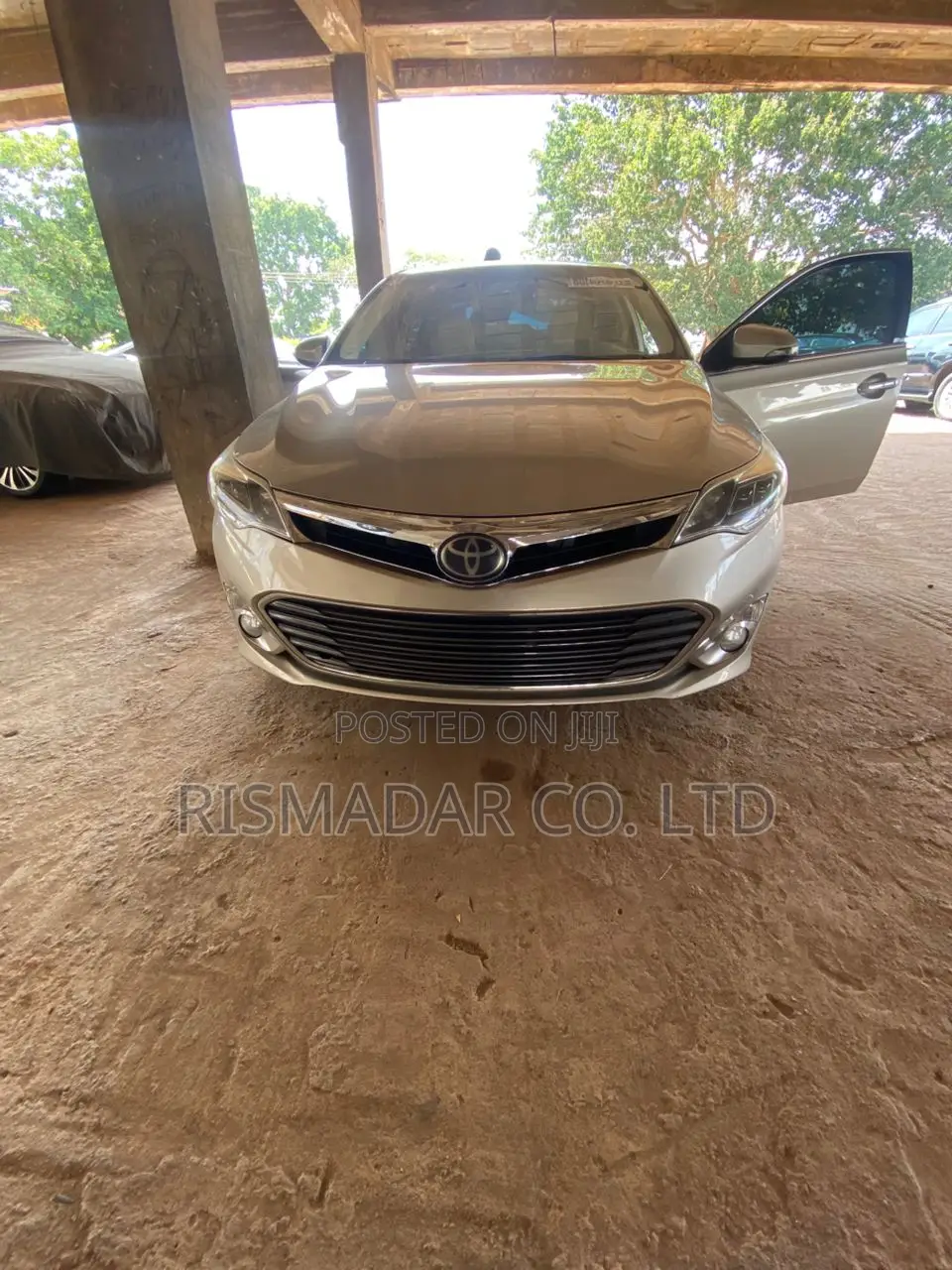 Toyota Avalon Limited Sedan FWD (3.5L 6cyl 6A) 2013 Gold