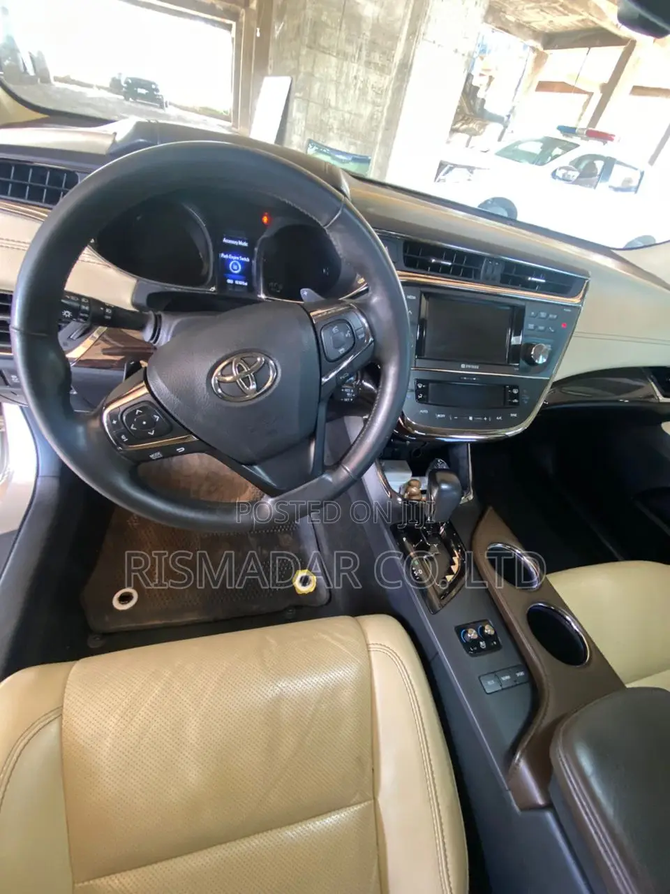 Toyota Avalon Limited Sedan FWD (3.5L 6cyl 6A) 2013 Gold