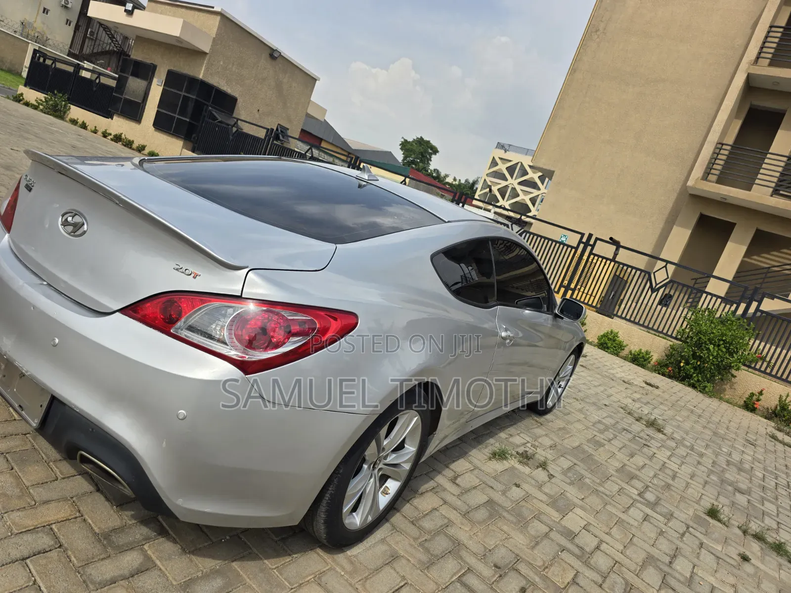 Hyundai Genesis 2010 Silver
