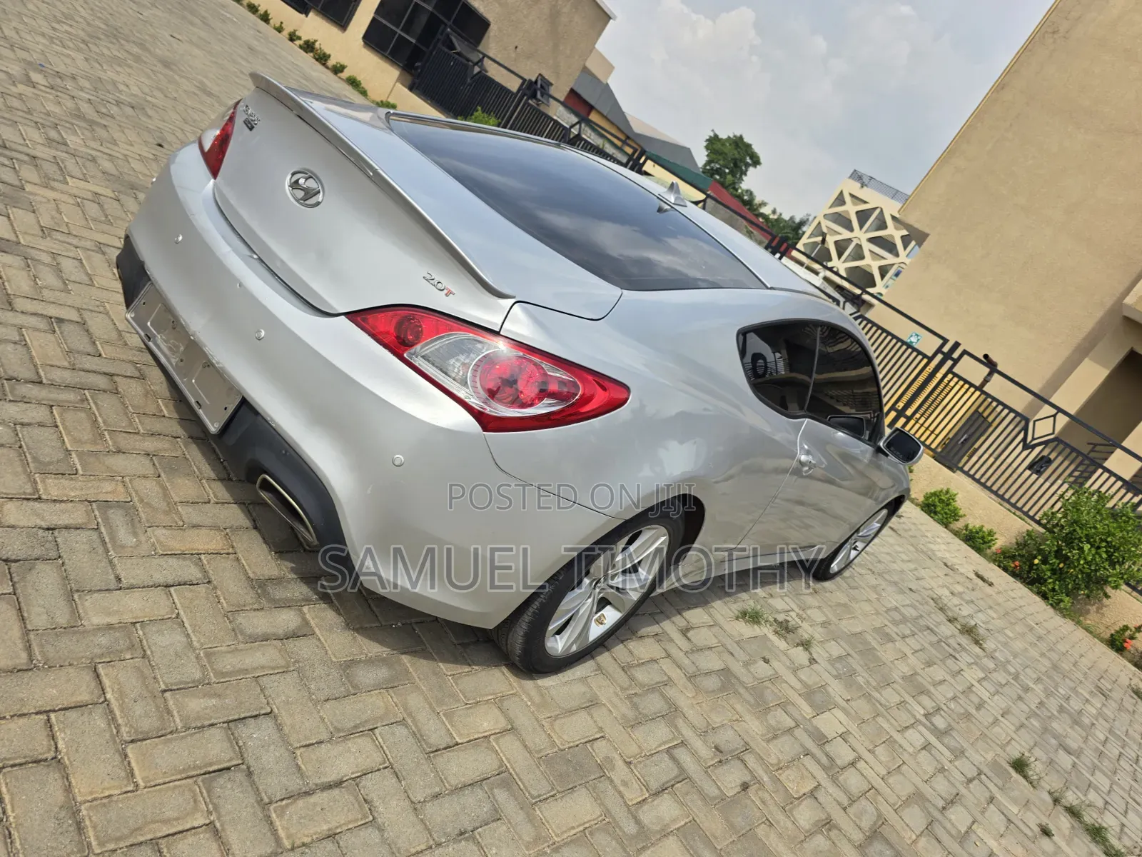 Hyundai Genesis 2010 Silver
