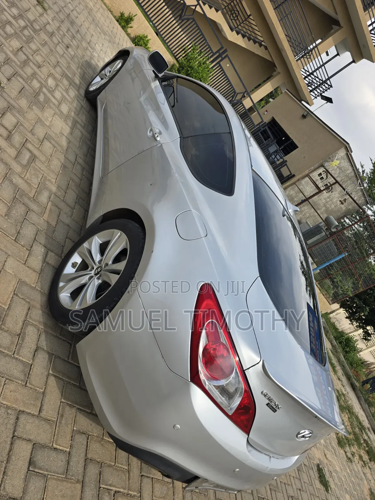 Hyundai Genesis 2010 Silver