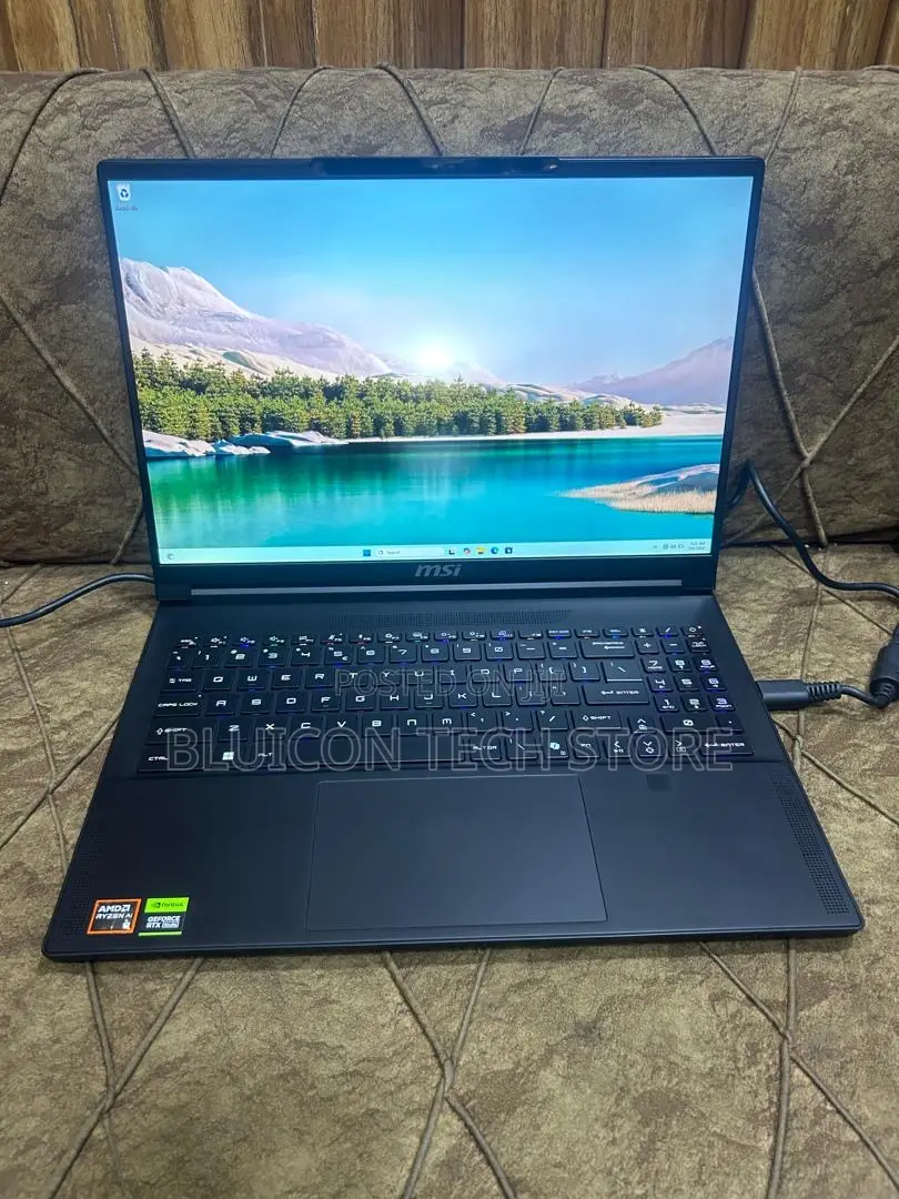 Laptop MSI Stealth 16 AI Studio 32GB AMD Ryzen 9 SSD 1T