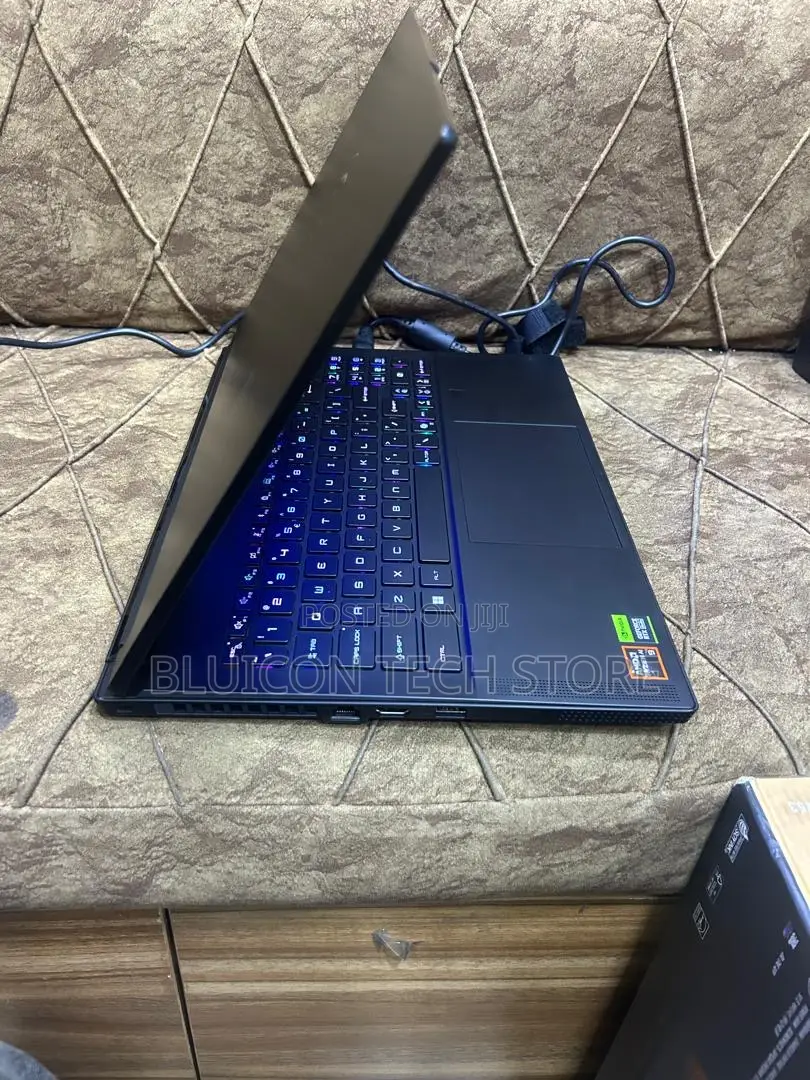Laptop MSI Stealth 16 AI Studio 32GB AMD Ryzen 9 SSD 1T