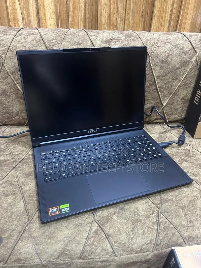Laptop MSI Stealth 16 AI Studio 32GB AMD Ryzen 9 SSD 1T