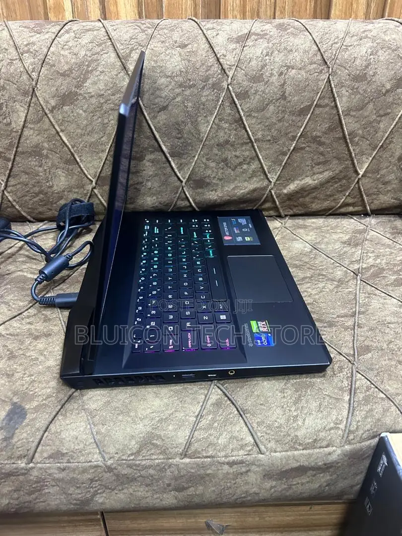Laptop MSI Vector GP66HX 12UGS 32GB Intel Core i9 SSD 1T