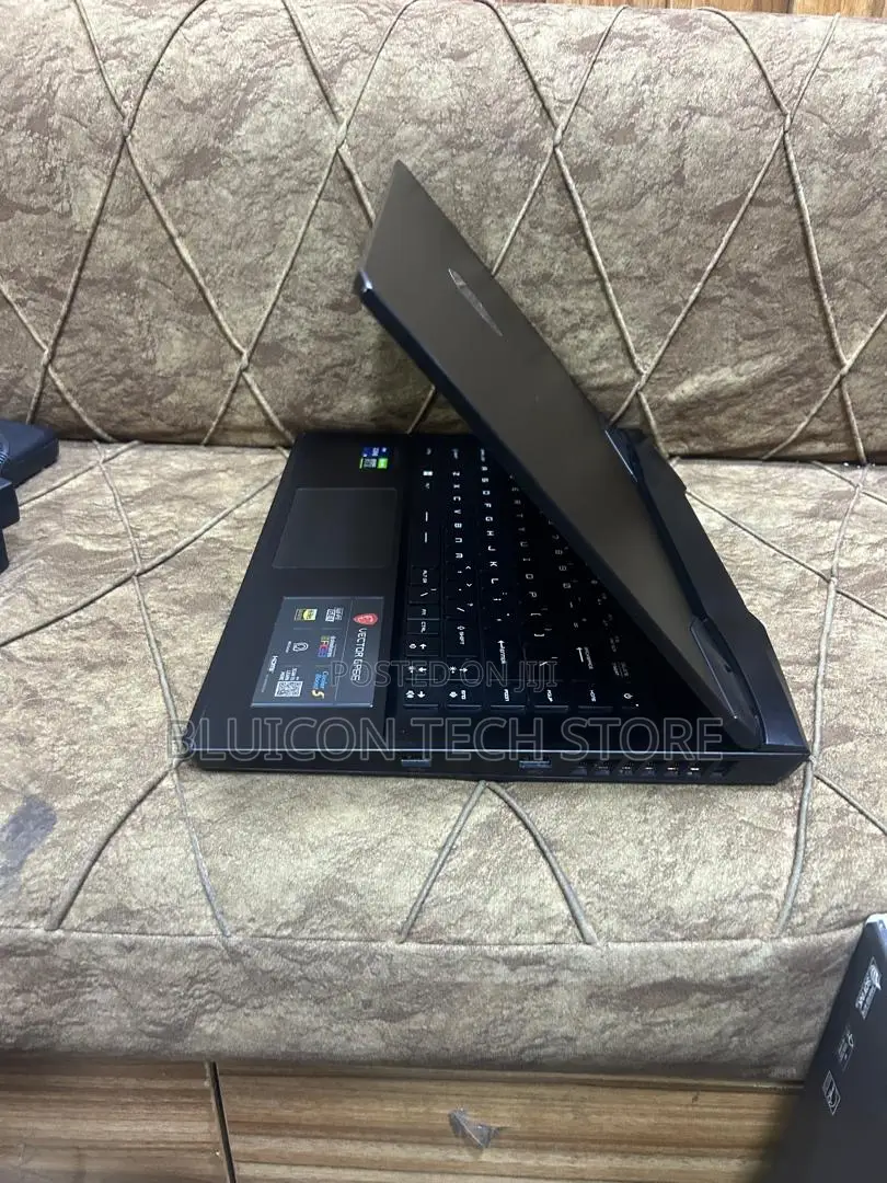 Laptop MSI Vector GP66HX 12UGS 32GB Intel Core i9 SSD 1T