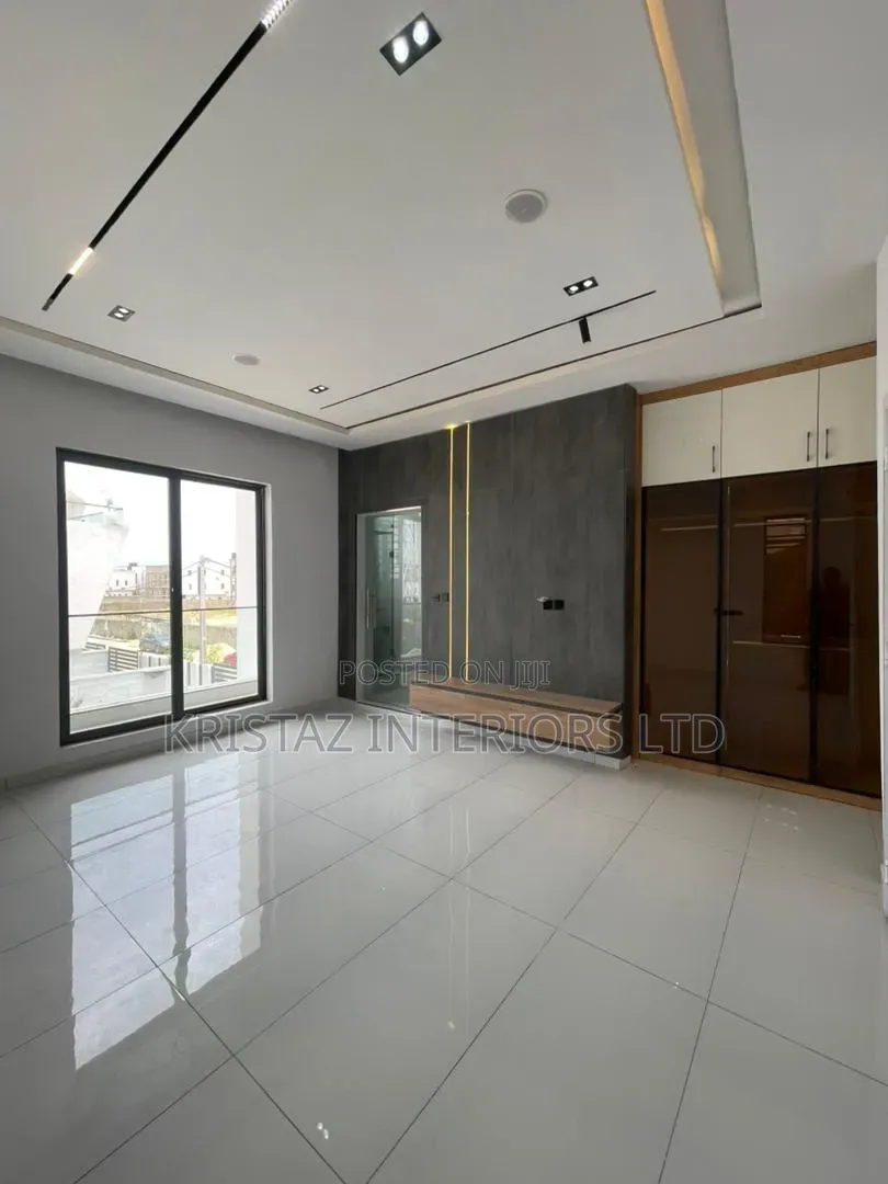 4bdrm Duplex in Ikota for sale