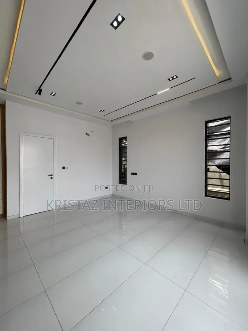 4bdrm Duplex in Ikota for sale