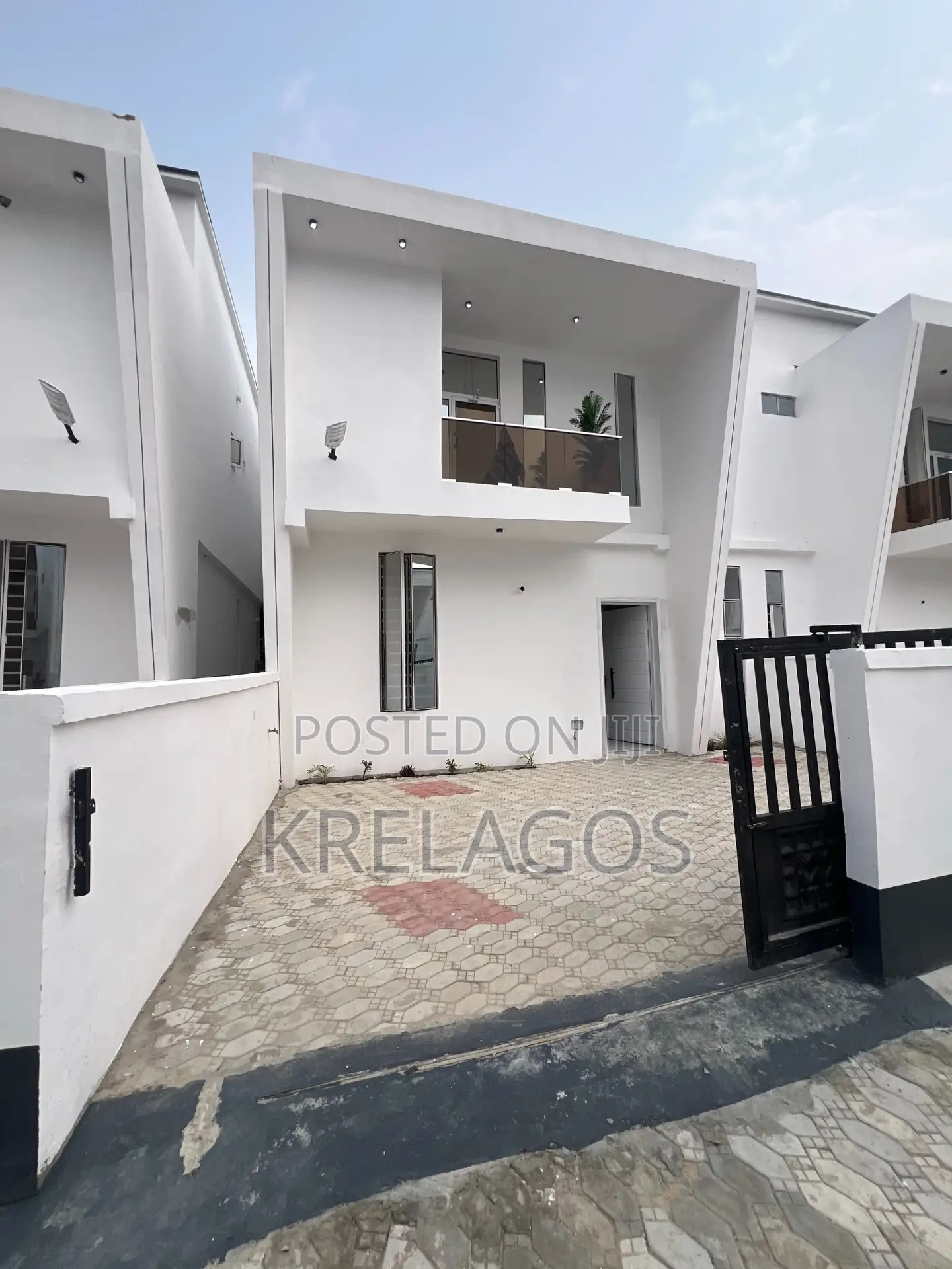 4bdrm Duplex in Ikota for rent